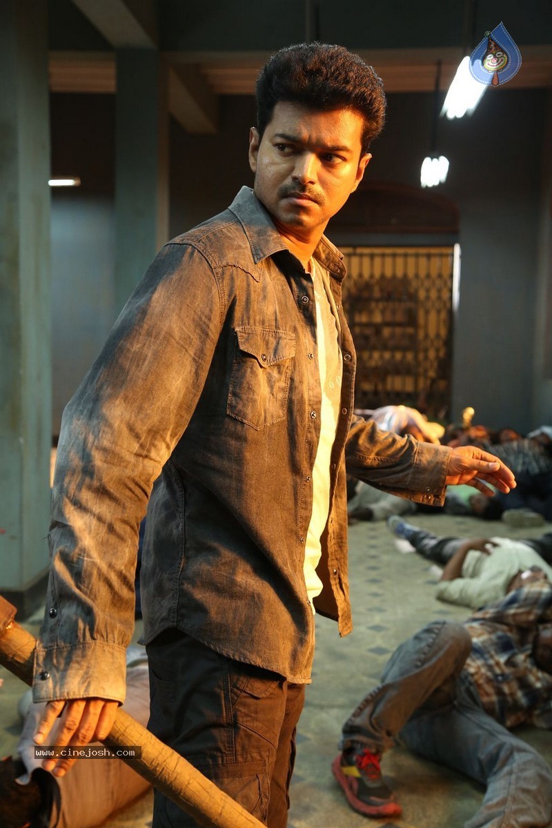 Kaththi Movie New Stills - 2 / 13 photos