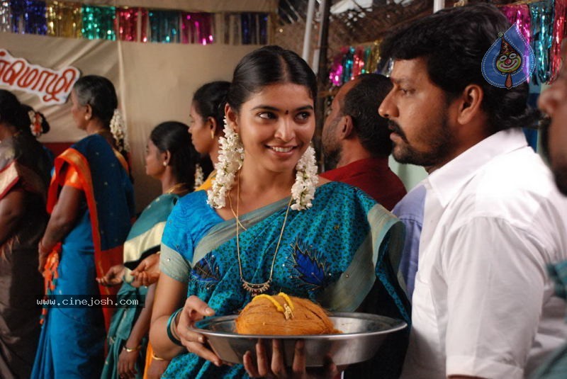 Kollaikaran Tamil Movie Stills - 13 / 25 photos