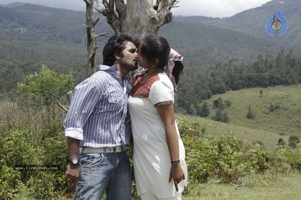 Kovalanin Kadhali Tamil Movie Hot Stills - 9 / 36 photos
