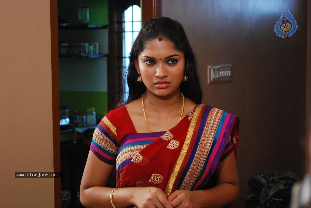 Laara Tamil Movie Stills - 15 / 21 photos