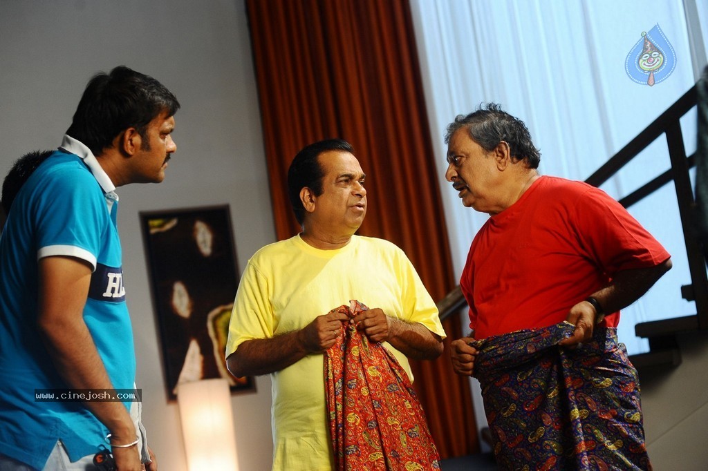 Loukyam Movie Working Stills n Posters - 8 / 40 photos