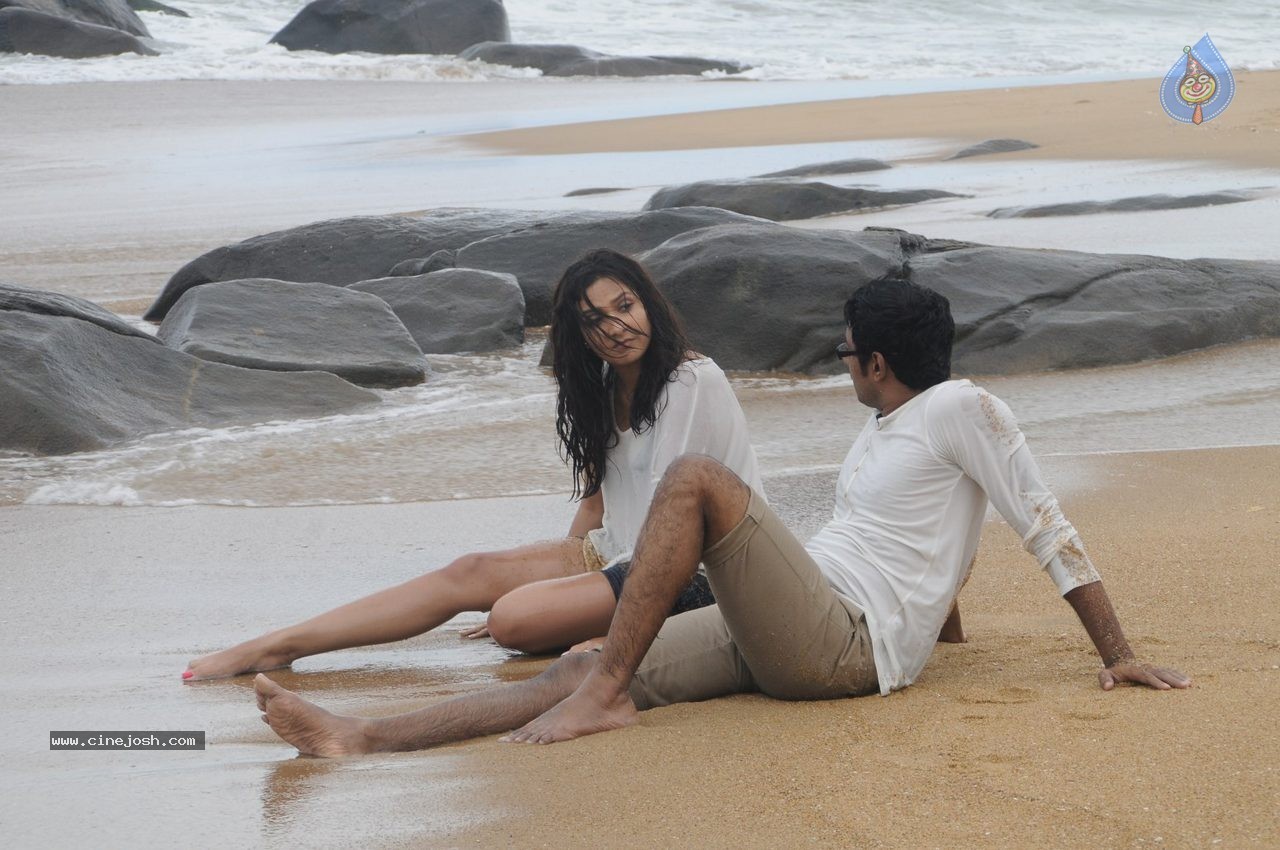 Maane Thene Peye Tamil Movie Stills - 9 / 18 photos