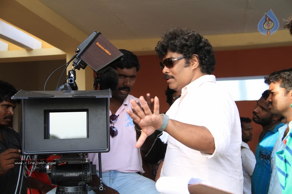 Madha Gaja Raja Tamil Movie Stills - 7 / 35 photos