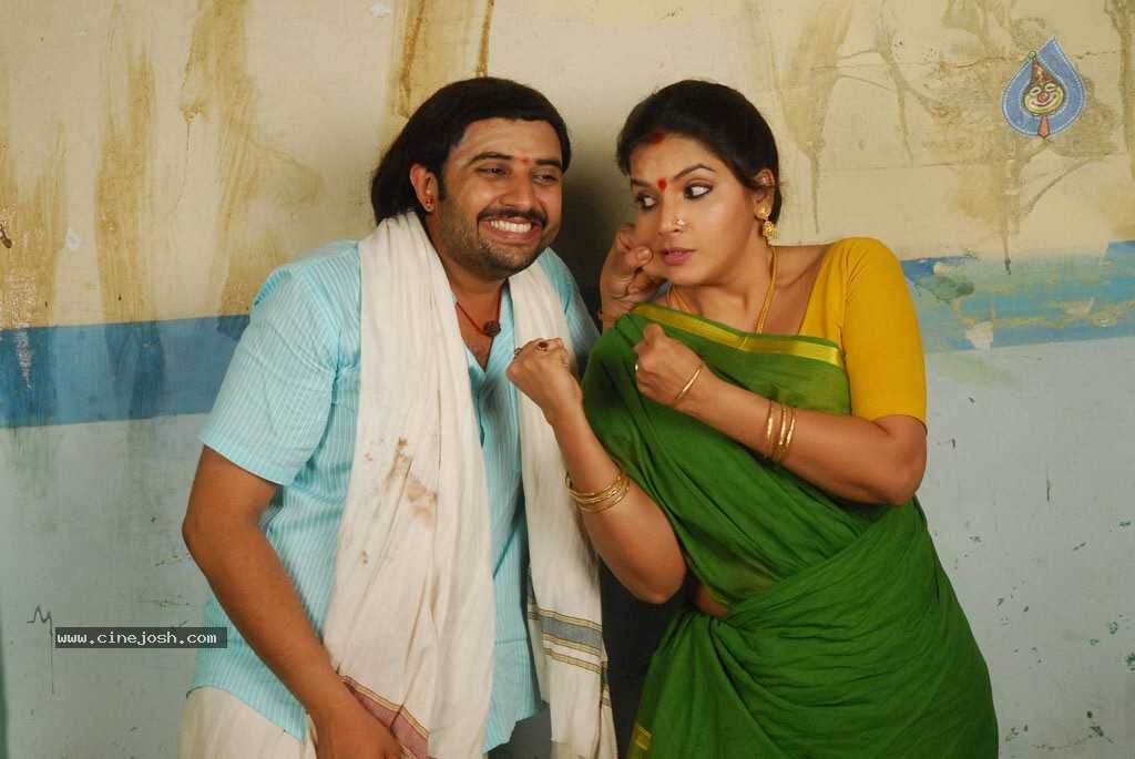 Madisar Mami Tamil Movie Hot Stills - 7 / 98 photos