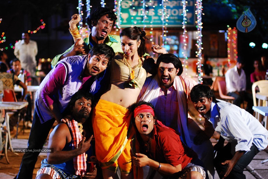Madisar Mami Tamil Movie Hot Stills - 16 / 98 photos