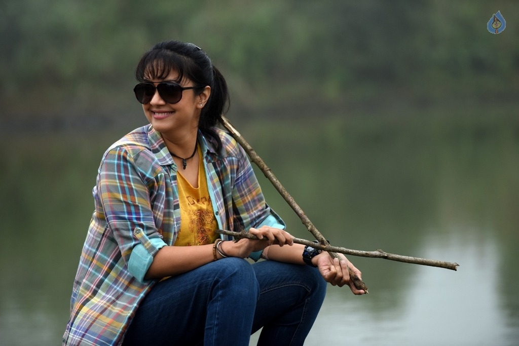 Magalir Mattum Tamil Movie Photos - 3 / 9 photos