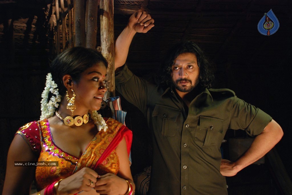 Mambattiyan Tamil Movie Stills - 28 / 33 photos