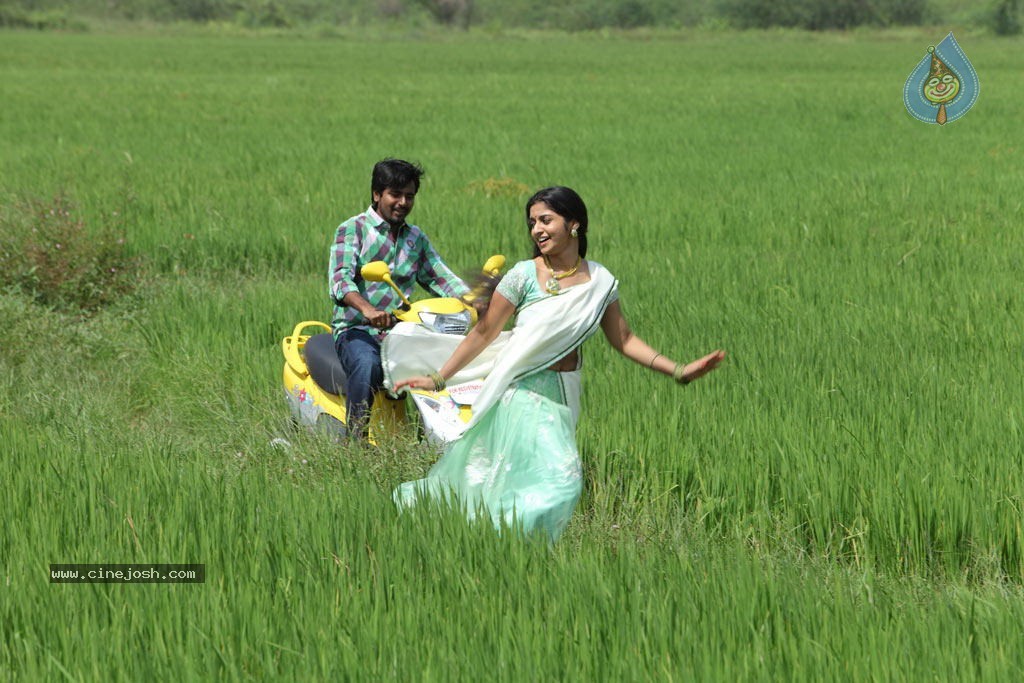 Manam Kothi Paravai Tamil Movie Stills - 15 / 27 photos
