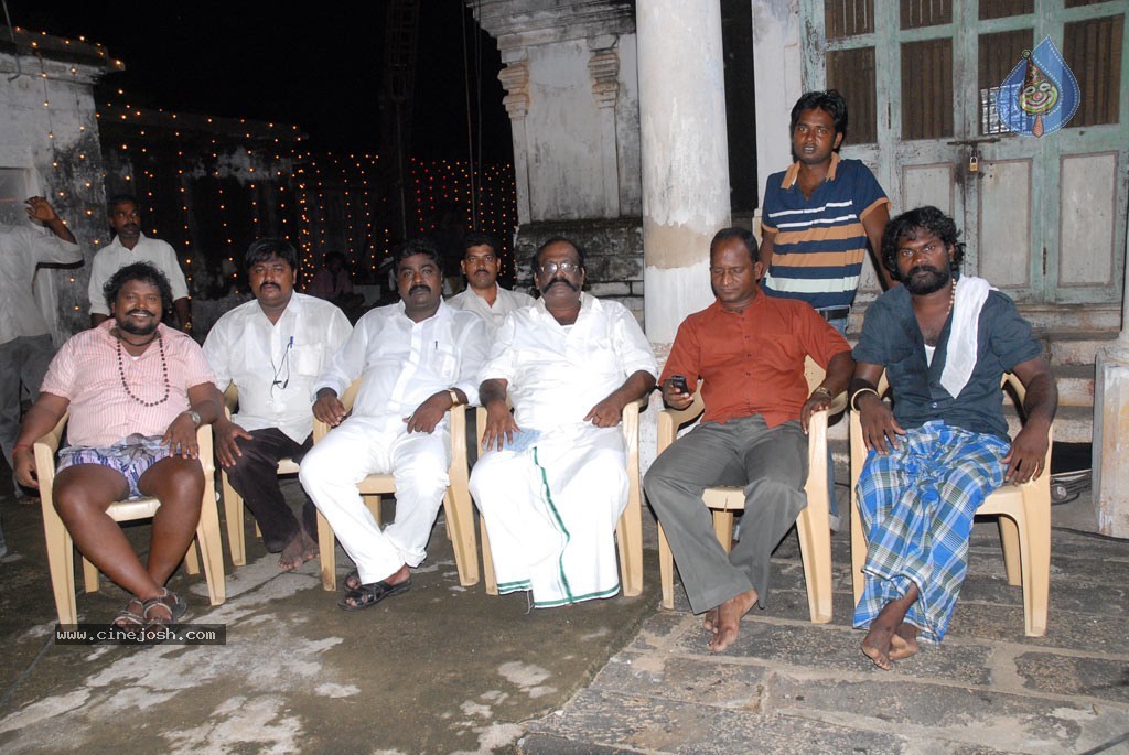 Mayavaram Tamil Movie Hot Stills - 13 / 41 photos
