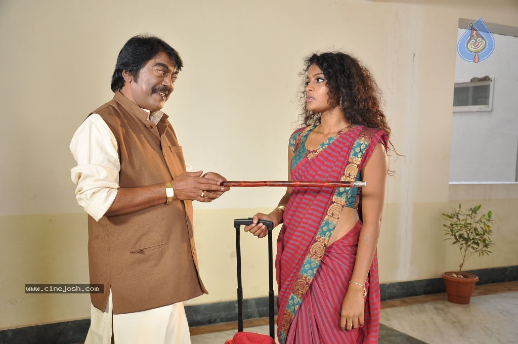 Mr. Manmadha Movie New Stills - 10 / 65 photos