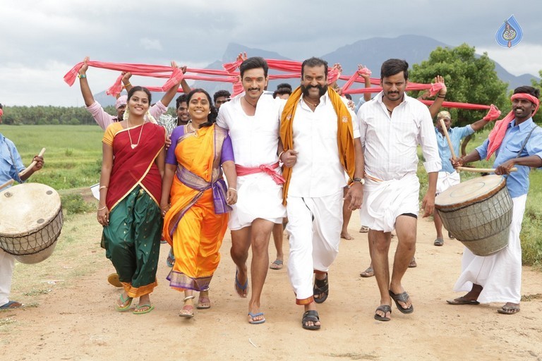 Muthuramalingam Tamil Film Stills - 5 / 14 photos