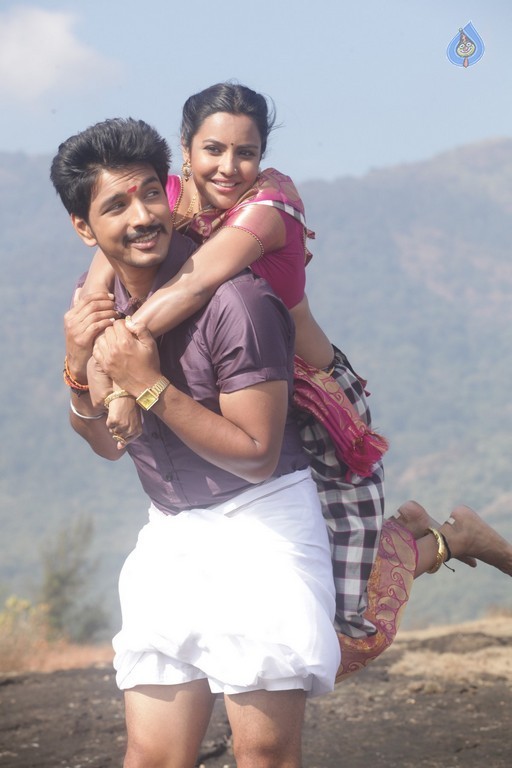 Muthuramalingam Tamil Film Stills - 13 / 14 photos