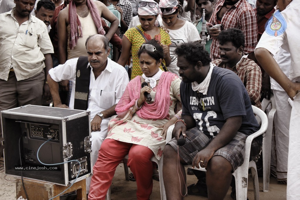 Nerungi Vaa Muthamidathe Tamil Movie Stills - 11 / 108 photos
