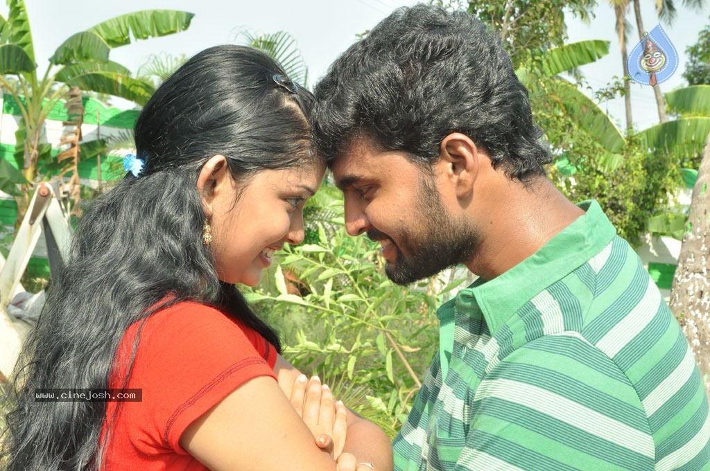 Nila Meethu Kadhal Tamil Movie Stills - 3 / 58 photos