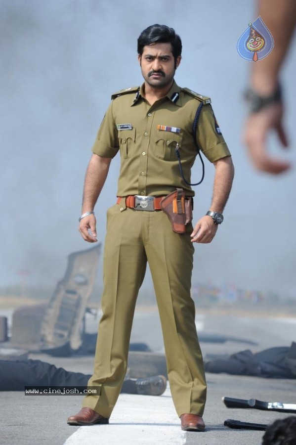 NTR in Police get up of Baadshah - 3 / 9 photos