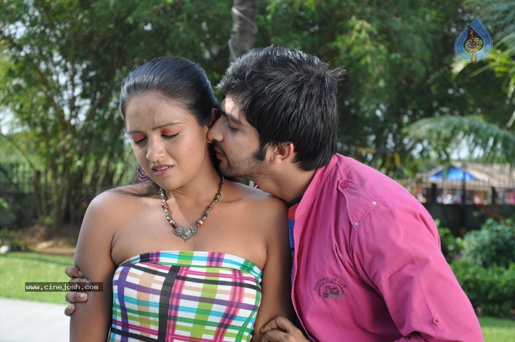 Oduthalam Tamil Movie Hot Stills - 10 / 29 photos