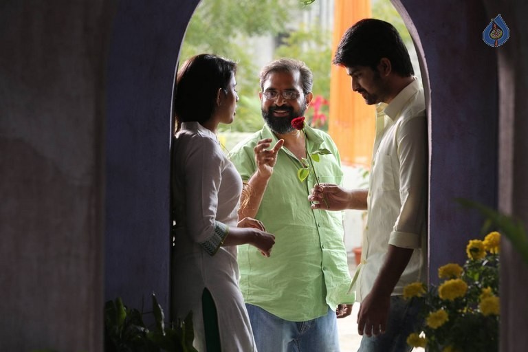 Oka Manasu Movie Stills and Posters - 9 / 48 photos