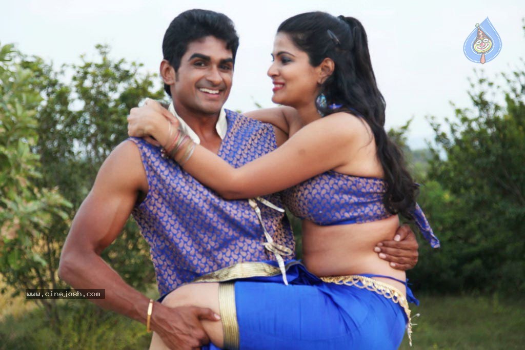 Ovvoru Nanbanum Thevai Machan Tamil Movie Hot Stills - 4 / 50 photos