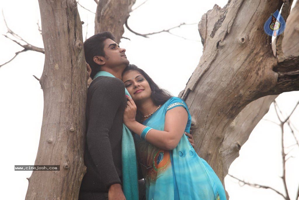 Ovvoru Nanbanum Thevai Machan Tamil Movie Hot Stills - 8 / 50 photos