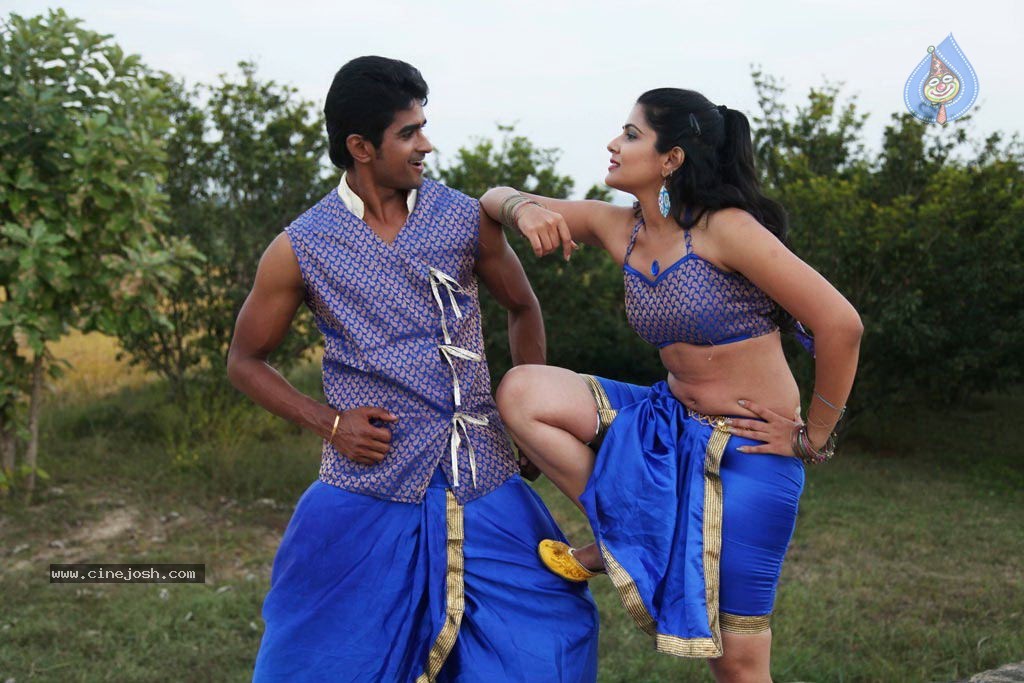 Ovvoru Nanbanum Thevai Machan Tamil Movie Hot Stills - 13 / 50 photos