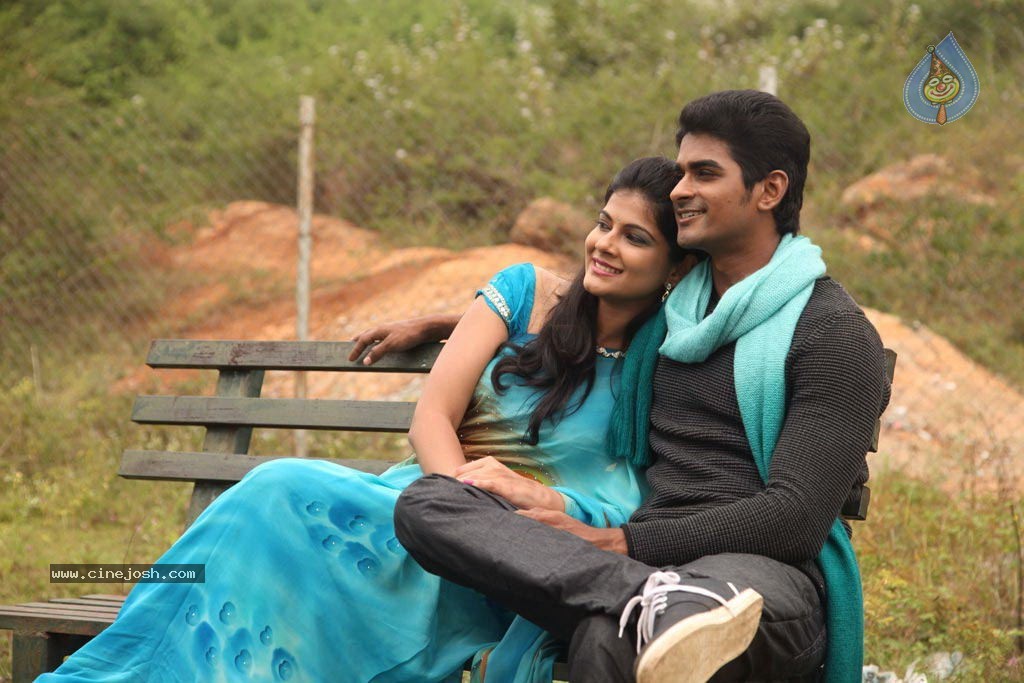 Ovvoru Nanbanum Thevai Machan Tamil Movie Hot Stills - 15 / 50 photos