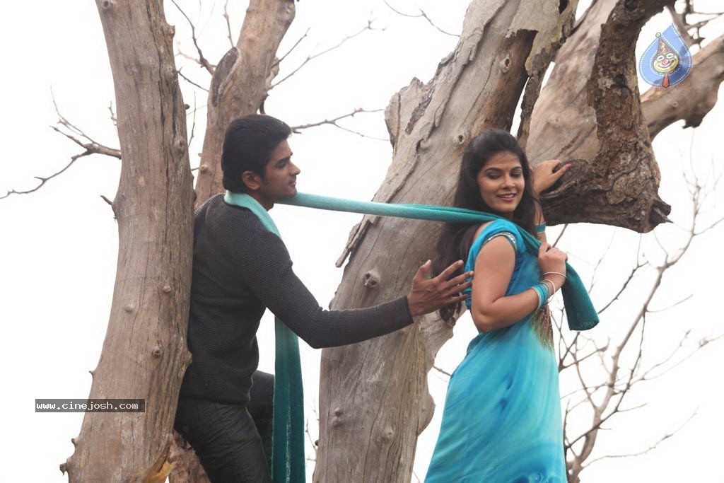 Ovvoru Nanbanum Thevai Machan Tamil Movie Hot Stills - 16 / 50 photos