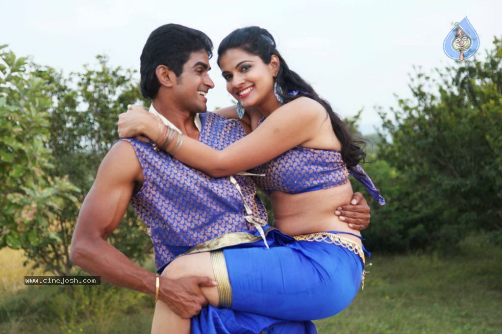 Ovvoru Nanbanum Thevai Machan Tamil Movie Hot Stills - 18 / 50 photos