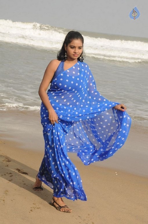 Paarkalaam Pazhagalam Tamil Film Photos - 13 / 27 photos