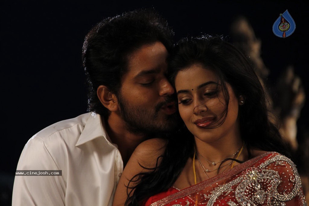 Padam Pesum Tamil Movie Stills - 20 / 28 photos