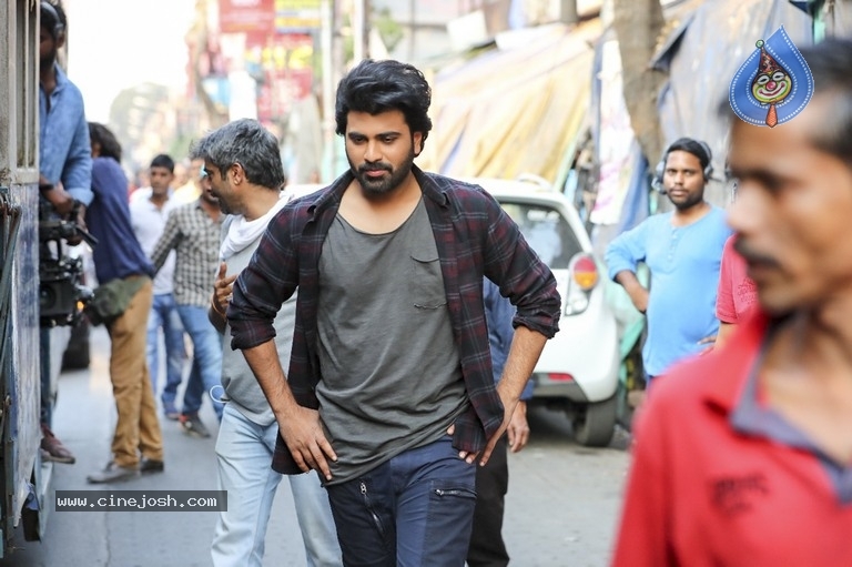 Padi Padi Leche Manasu Movie Working Stills - 2 / 3 photos