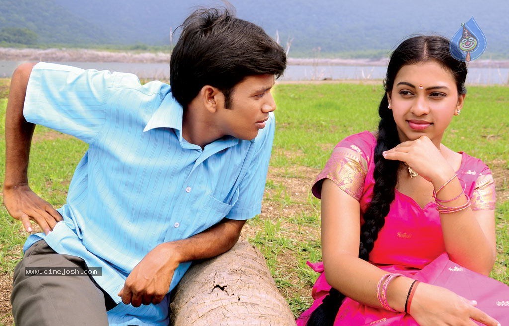 Padikira Vayasula Tamil Movie Hot Stills - 8 / 32 photos
