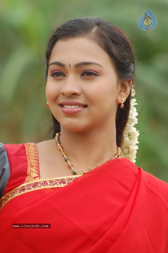Padikkira Vayasula Tamil Movie Stills - 15 / 58 photos