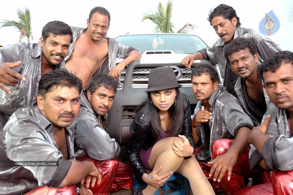 Pandavulu Movie Hot Stills - 19 / 45 photos