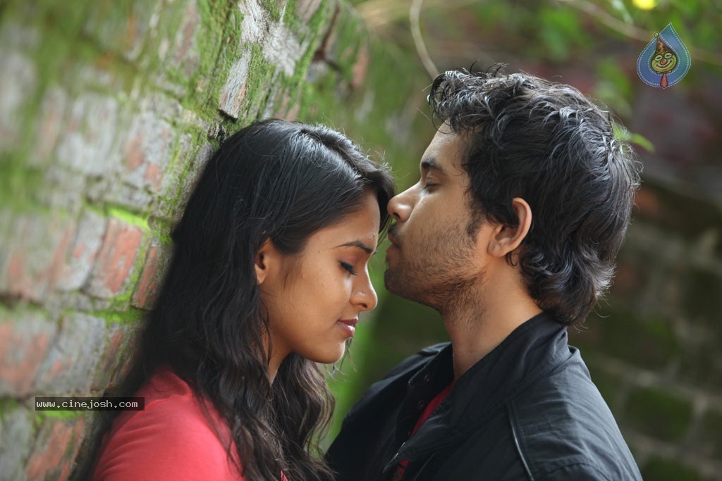 Pani Vizhum Malar Vanam Tamil Movie Stills - 5 / 32 photos