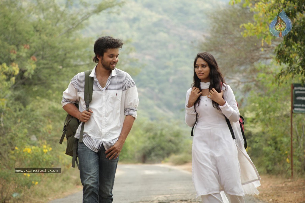 Pani Vizhum Malar Vanam Tamil Movie Stills - 7 / 32 photos