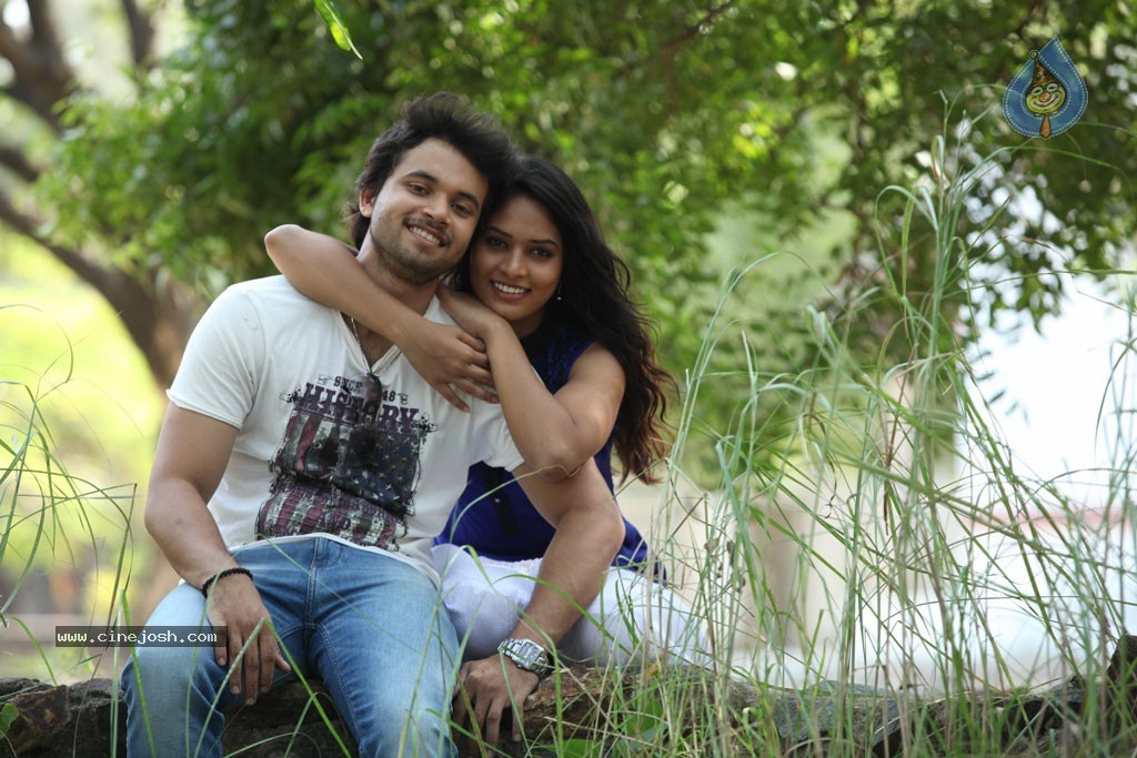 Pani Vizhum Malar Vanam Tamil Movie Stills - 10 / 32 photos