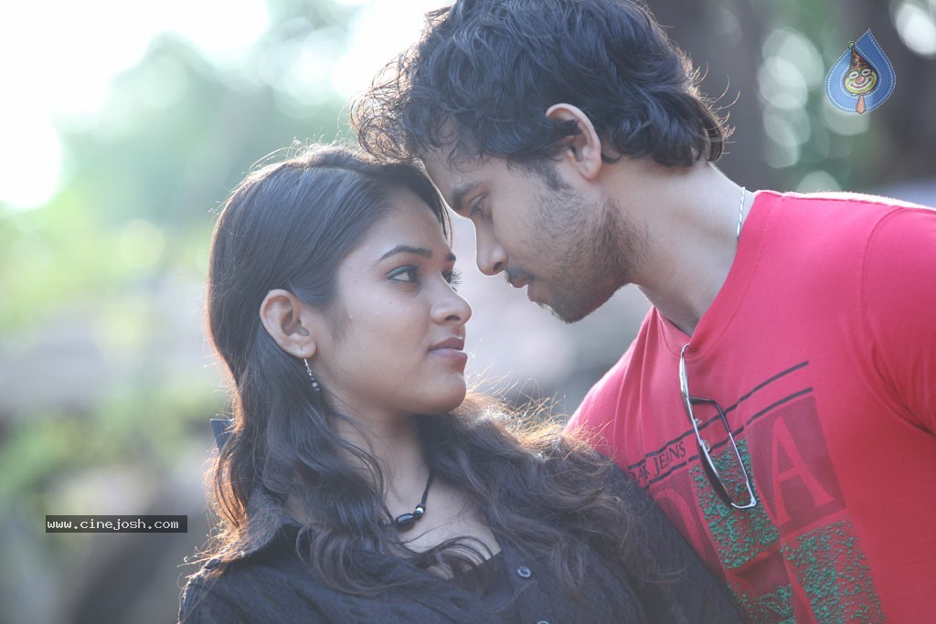 Pani Vizhum Malar Vanam Tamil Movie Stills - 15 / 32 photos