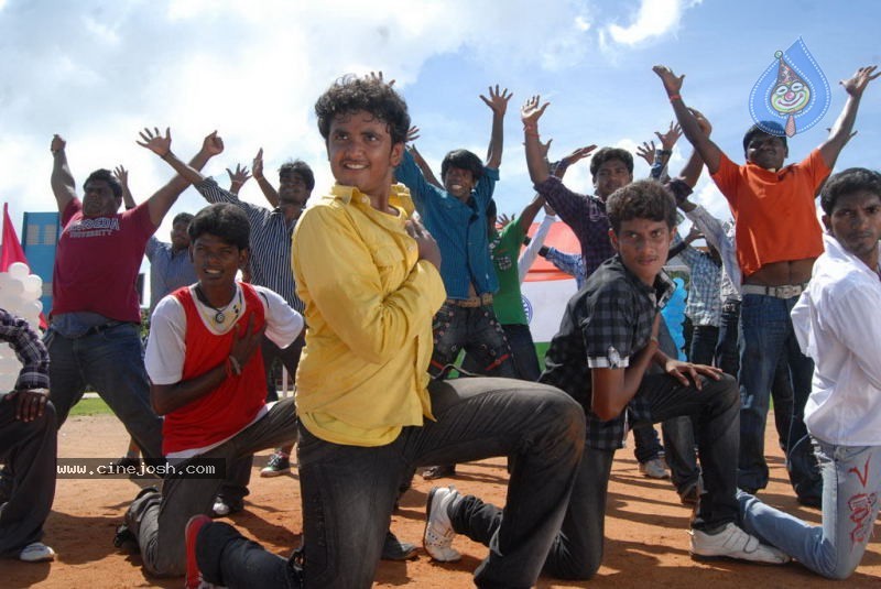 Pasakara Nanbargal Tamil Movie Stills - 18 / 56 photos