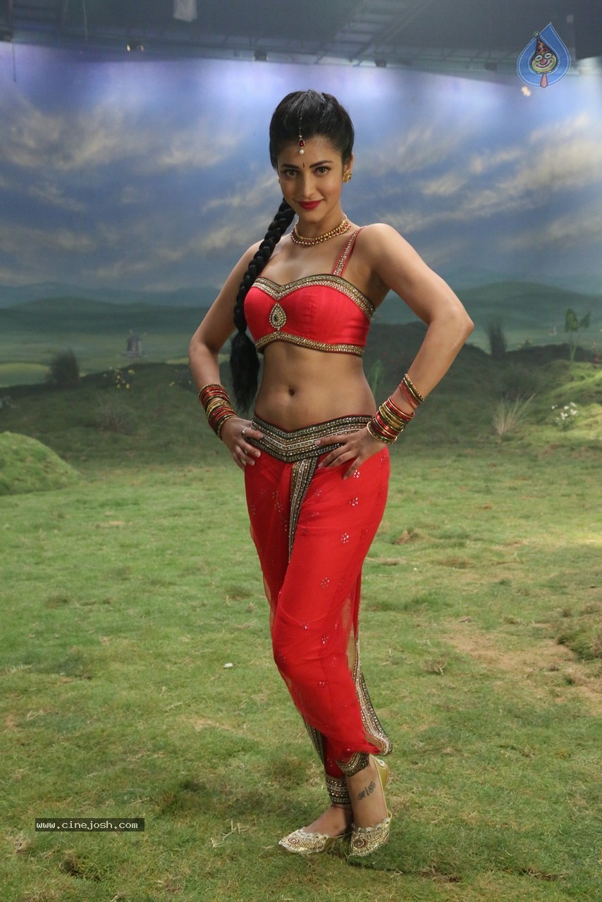 Pooja Movie Hot Stills - 17 / 28 photos