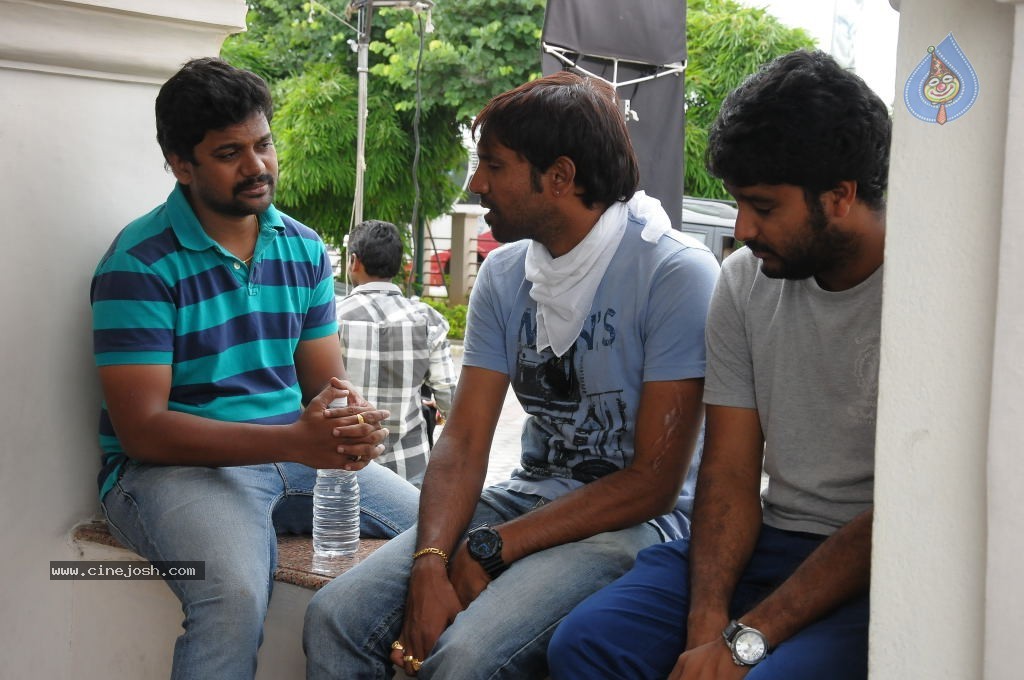 Pratinidhi Movie Working Stills - 10 / 40 photos