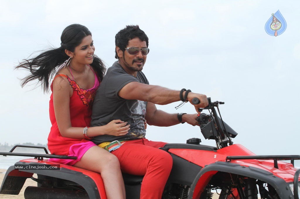 Rajapattai Tamil Movie New Stills - 12 / 20 photos