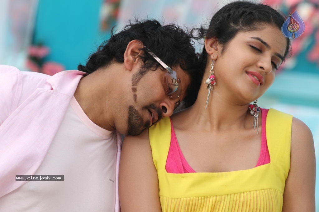 Rajapattai Tamil Movie New Stills - 16 / 20 photos