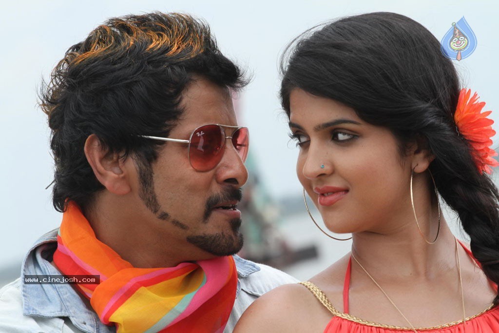 Rajapattai Tamil Movie Stills - 7 / 26 photos