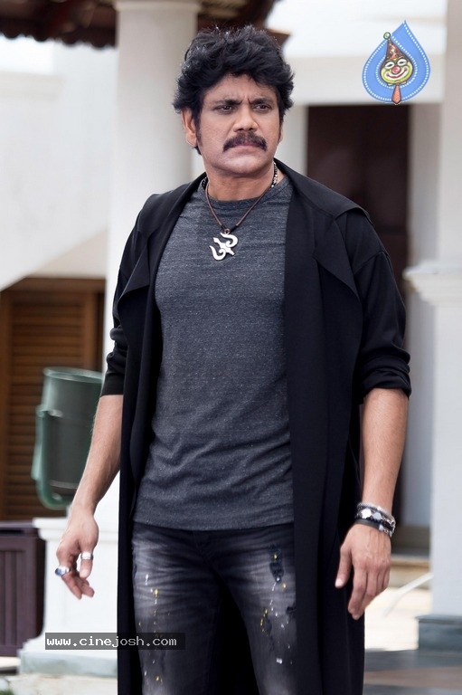 Raju Gari Gadhi 2 Photos and Posters - 4 / 6 photos