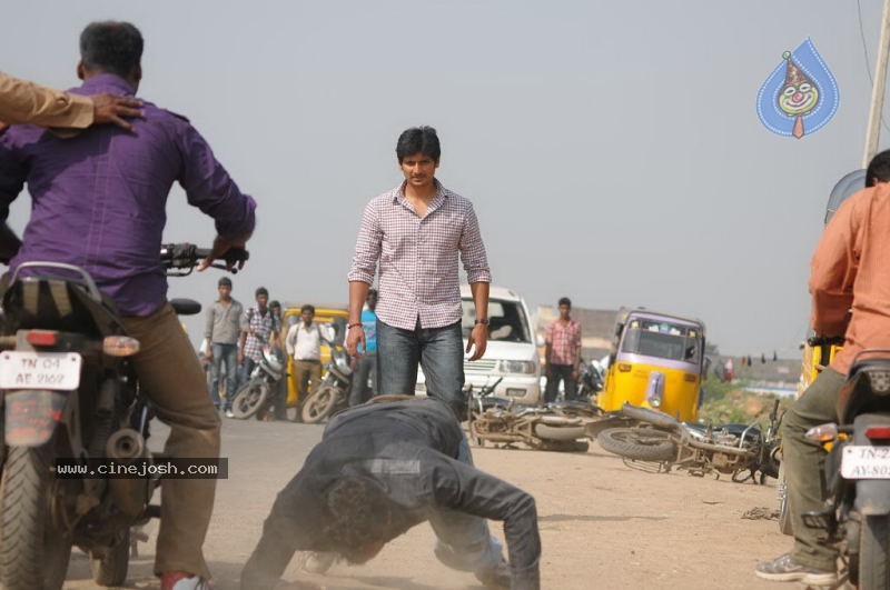 Rowthiram Tamil Movie New Stills - 20 / 43 photos