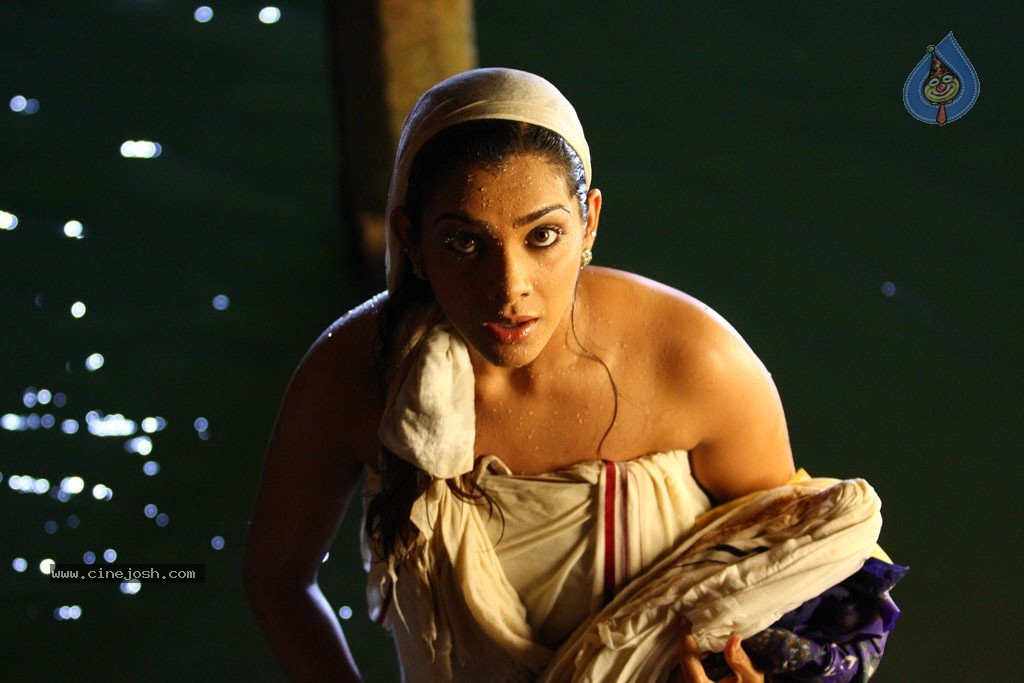 Ruthravathy Tamil Movie Stills - 12 / 13 photos