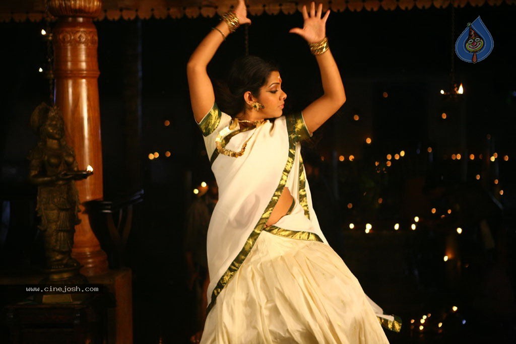 Ruthravathy Tamil Movie Stills - 22 / 47 photos
