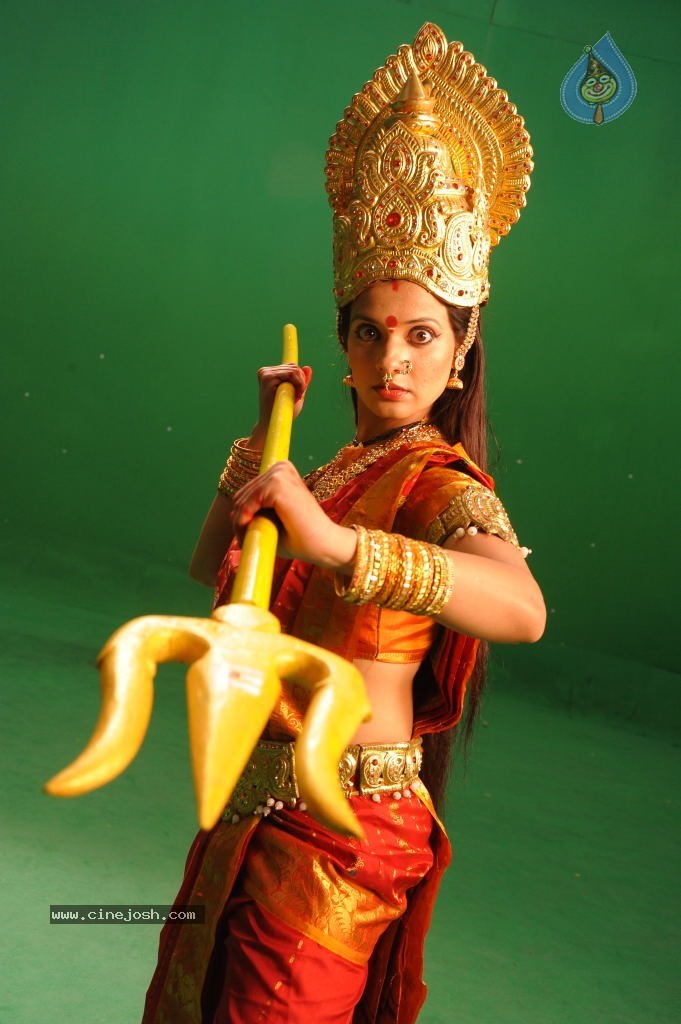 Saloni Stills in Telugu Ammayi Movie - 9 / 52 photos