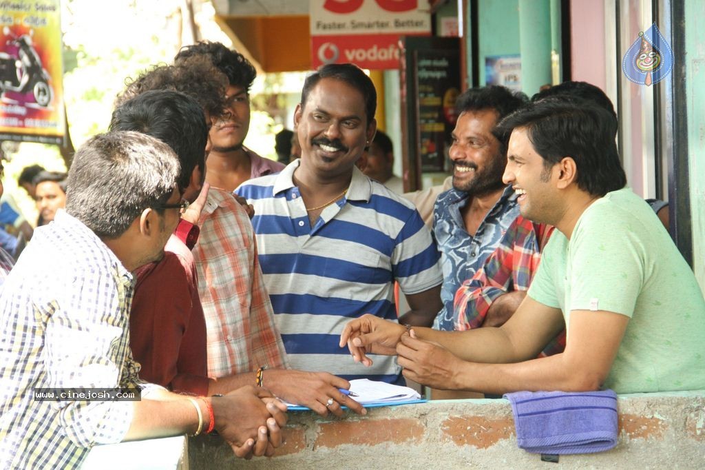 Santhanam's Inimey Ippadithaan Tamil Movie Stills - 15 / 30 photos