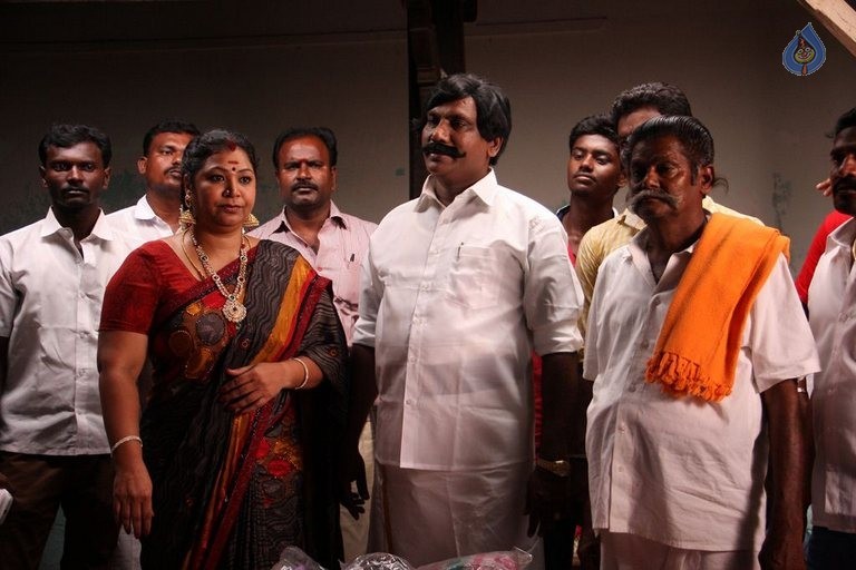 Sivappu Manithargal Tamil Movie Photos - 2 / 41 photos